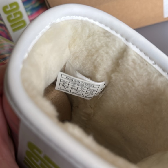 UGG women Rainbow Boots - Picture 3 of 13